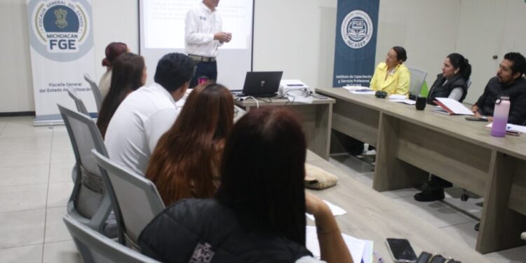 Lleva FGE charlas a personal de la Secretaría de Salud en materia de consumo de drogas y su impacto social
