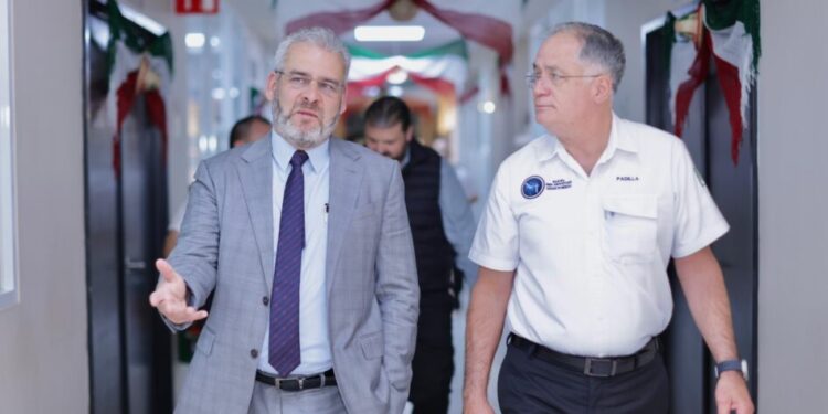 Continúa Bedolla gestiones para la atracción de vuelos al puerto de LC