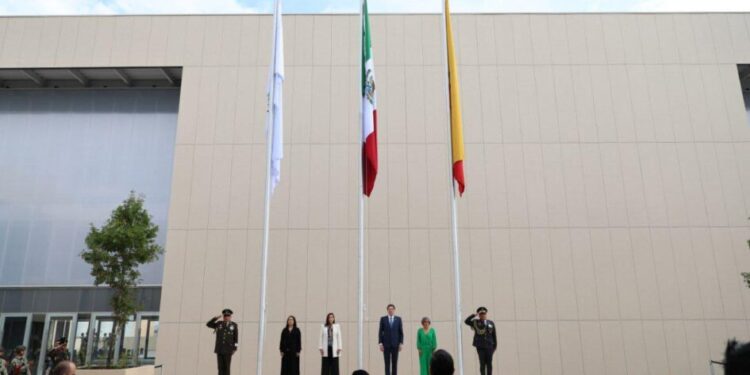 Encabeza Alfonso Martínez primer izamiento de Bandera de la Administración 2024-2027-Morelia Informativo