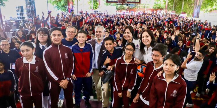 Tenis, libros y equipamiento fortalecen estrategia contra el abandono escolar: SEE-Morelia Informativo