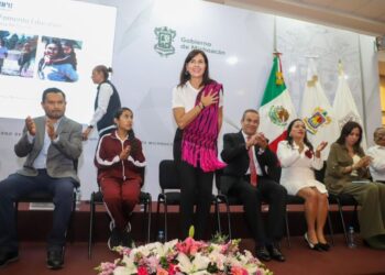 SEE inicia entrega de más de 3 mil tenis a estudiantes del Conafe-Morelia Informativo