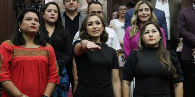 Rinde protesta Grecia Jennifer Aguilar Mercado, nueva diputada local de la 76 Legislatura-Morelia Informativo