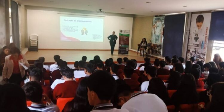 Lleva FGE charlas en materia de prevención de la violencia en el noviazgo a estudiantes de preparatoria en Morelia-Morelia Informativo