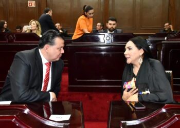 Presenta Memo Valencia tres Iniciativas de Ley