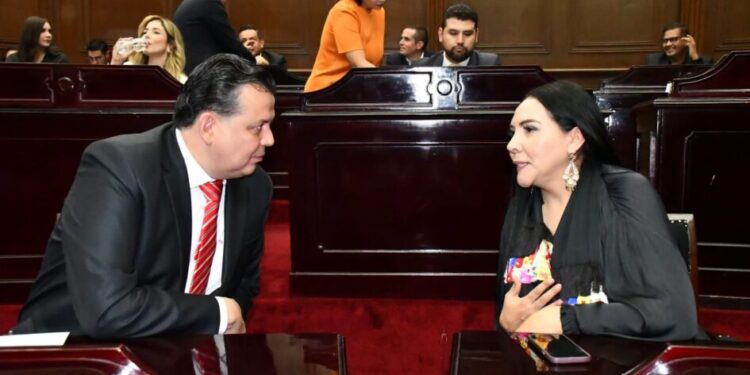 Presenta Memo Valencia tres Iniciativas de Ley