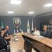 SE REÚNEN OMBUDSPERSON Y COORDINADOR DE LOS CENTROS PENITENCIARIOS DE MICHOACÁN. 03 de septiembre del 2024. El Ombudsperson de Michoacán, Marco Antonio Tinoco Álvarez, y el Coordinador de los Centros Penitenciarios de Michoacán, Elías Sánchez García, sostuvieron una reunión de trabajo. Se abordaron temas como capacitación para custodios y personal de los Centros Penitenciarios para salvaguardar el respeto a los Derechos Humanos y a la propia Constitución. De igual forma se acordó revisar quejas; continuar con la supervisión y calificación a los centros de reclusión de la entidad. De esta forma la CEDH continúa trabajando en la integralidad de los Ejes como Defensa, Cultura, Gobernanza y Fortalecimiento Institucional en beneficio de las y los ciudadanos.