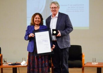 Felicita Secum a titular del CMMAS por ganar Medalla Bellas Artes 2024