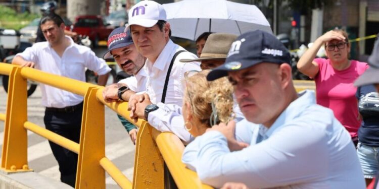 Supervisa Alfonso Martínez calles afectadas por desfogue de la presa