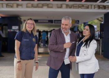 Bedolla muestra a estudiantes de la UMSNH cabina del teleférico de Morelia-Morelia Informativo