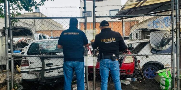En Prados Verdes, Fiscalía General catea domicilio y asegura dos vehículos con alteraciones en sus medios de identificación-Morelia Informativo