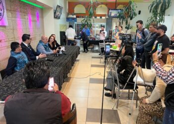 TquiLepero celebra su 15 aniversario con el lanzamiento de la Botella de Tequila más Pequeña del Mundo-Morelia Informativo