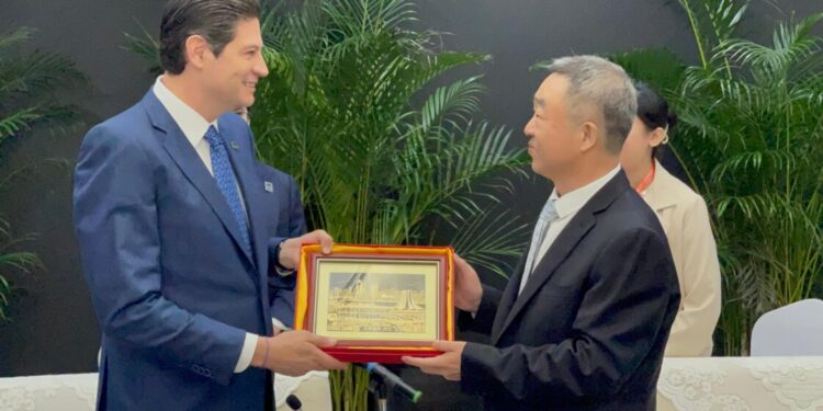 alcaldes de Morelia y Nanning China