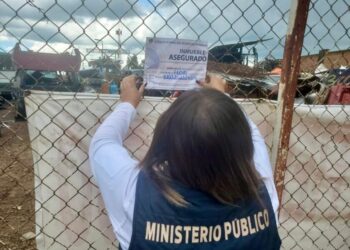 aseguran vehículos en cateo