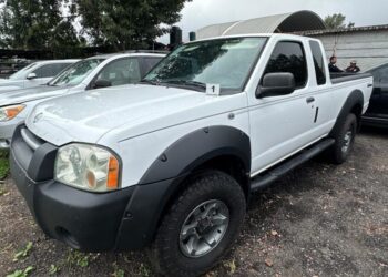 En cateo, segura Fiscalía General, camioneta con alteraciones en sus medios de identificación