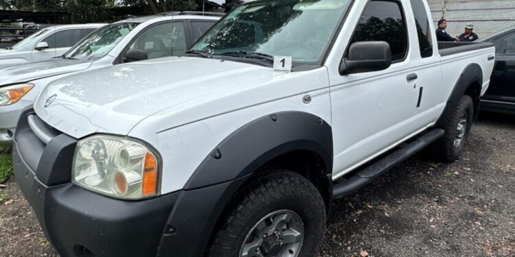 En cateo, segura Fiscalía General, camioneta con alteraciones en sus medios de identificación