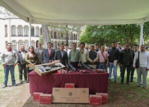 entrega de armas y equipo certificados ante Sedena a comunidades indígenas