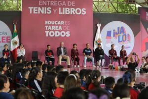 entrega de tenis a estudiantes de secundaria