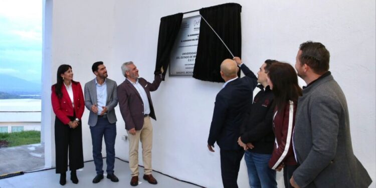 inauguración centro de cómputo Universidad de la CIénega