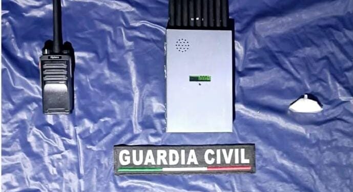 Asegura SSP en Apatzingán a tres personas en posesión de un inhibidor de señal y droga