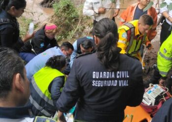 Rescatan a menor en el río Grande de Morelia