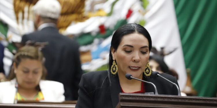 Vamos a fortalecer la ASM e impulsar la ciencia y tecnología: Adriana Campos Huirache