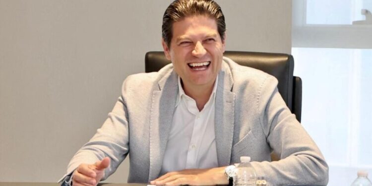 Llama Alfonso Martínez a no ponerse nerviosos por realizar giras por el interior del estado