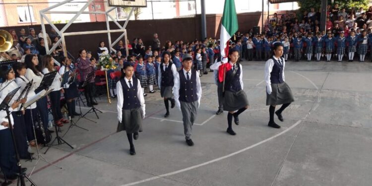 Celebran el 18º aniversario de la escuela primaria “José María Morelos” en el fraccionamiento Galaxia, Tarímbaro