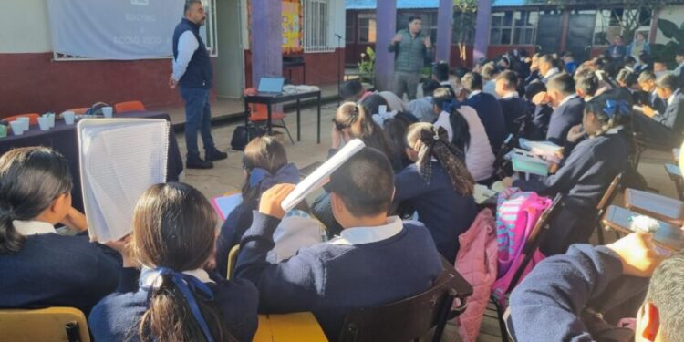 Lleva CMASC taller de prevención del acoso escolar a estudiantes de secundaria en Naranja de Tapia