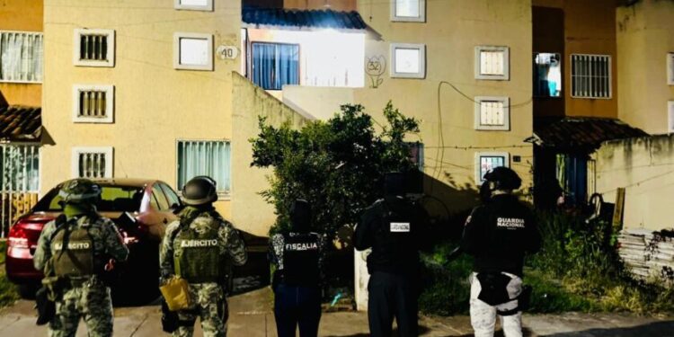 Asegura en cateo FGE 125 dosis de una sustancia con apariencia de narcótico, en el fraccionamiento Villas del Pedregal