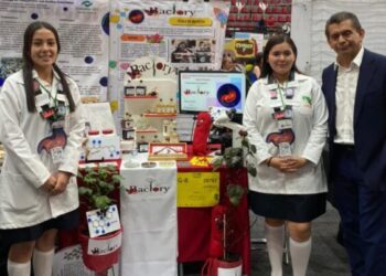 Alumnas del Cecytem compiten en concurso de ciencias en Argentina