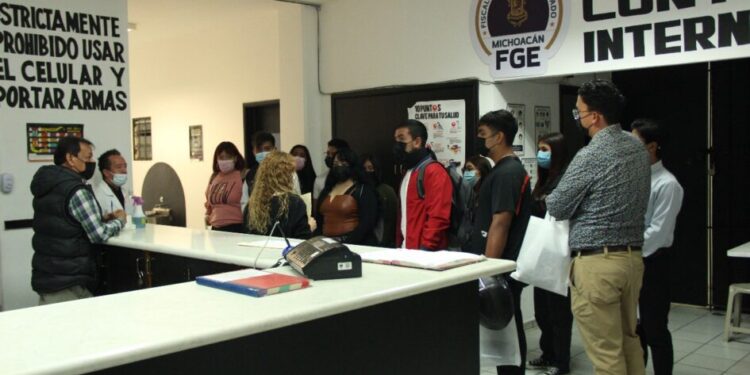 Visitan estudiantes de Derecho de la UMSNH, instalaciones de la Fiscalía General