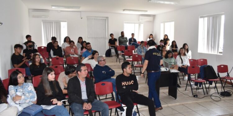Fiscalía General fortalece la relación con el sector estudiantil en Michoacán