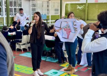 Estudiantes de Uruapan se divierten y aprenden con obra del teleférico-Morelia Informativo