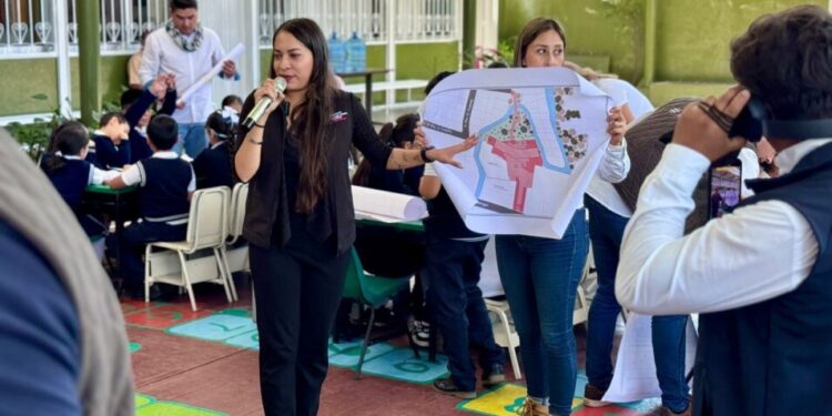Estudiantes de Uruapan se divierten y aprenden con obra del teleférico-Morelia Informativo