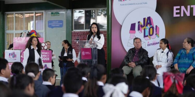 Gladyz Butanda presenta el teleférico de Morelia a estudiantes de la secundaria 100-Morelia Informativo