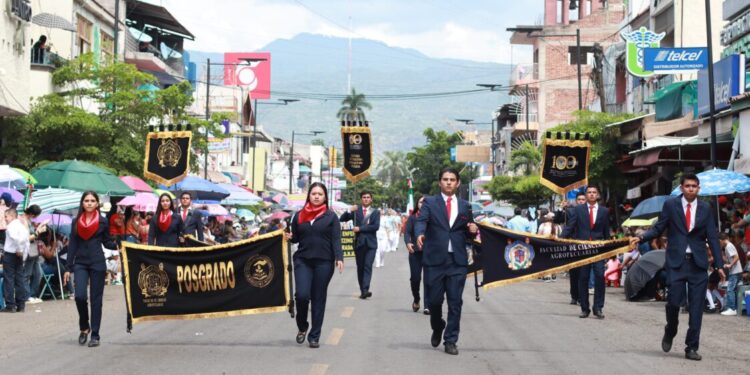 UMSNH hace honor a los “Sentimientos de la Nación” del Generalísimo Morelos; nicolaitas participan en el desfile de Apatzingán-Morelia Informativo