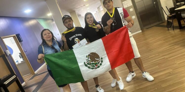 Estudiantes del Tec de Pátzcuaro ganan oro en concurso de ciencia