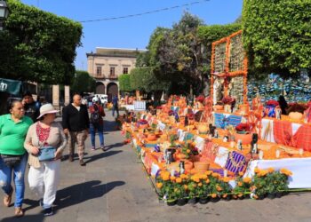 Turistas nacionales y extranjeros se muestran sorprendidos y satisfechos con Morelia y sus tradiciones