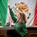 Impulsa Nalleli Pedraza escribir leyenda Claudia Sheinbaum primera presidenta de México en el muro del Congreso Michoacán