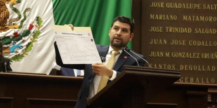 Propone Octavio Ocampo crear Institutos de Protección Animal en los municipios para erradicar la violencia y maltrato animal en Michoacán