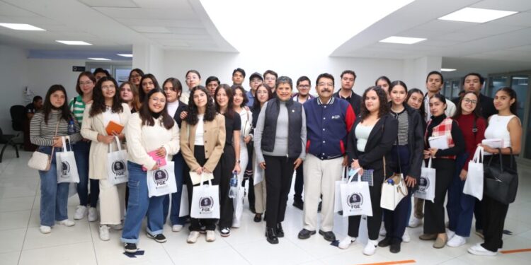 Recibe Fiscalía General a estudiantes de la Universidad La Salle, Morelia