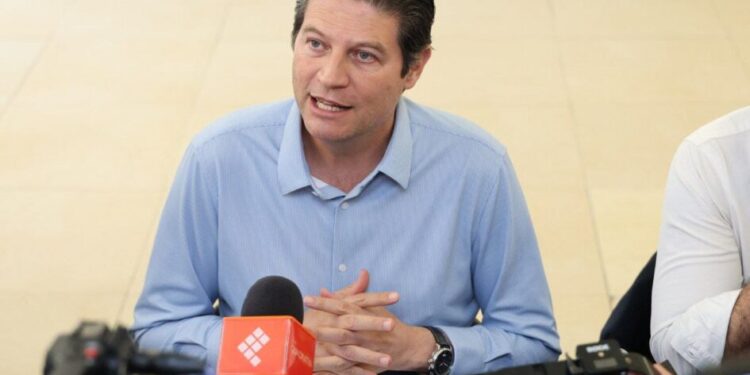 Alfonso Martínez llama al orden y regularización de anuncios publicitarios-Morelia Informativo