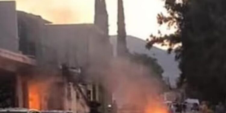 Coche bomba es detonado en Acámbaro