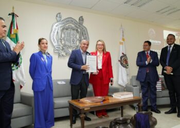 Reconoce UMSNH labor de Navarro García como secretario de Administración-Morelia Informativo