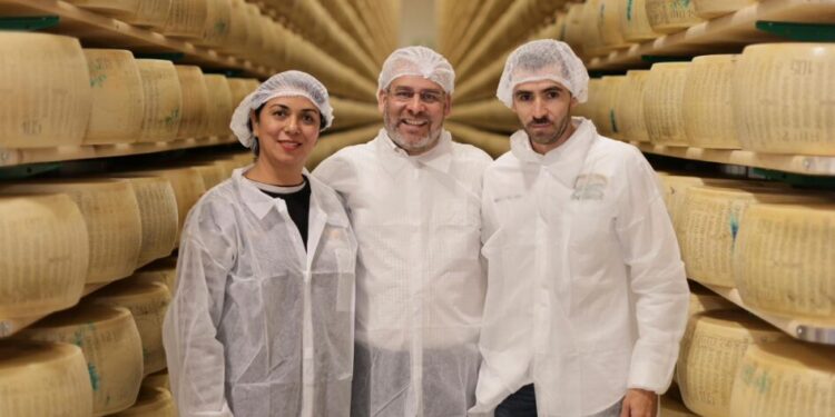 Bedolla, productores de queso Cotija y Parmigiano Reggiano forjan alianza en Italia-Morelia Informativo