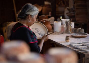 Esta Semana de Muertos crea tu pieza de barro blanco en este taller de Tzintzuntzan-Morelia Informativo