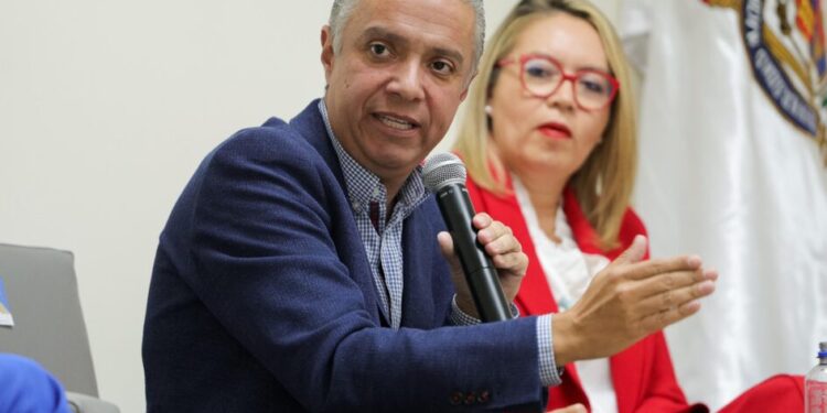 Reconoce UMSNH labor de Navarro García como secretario de Administración