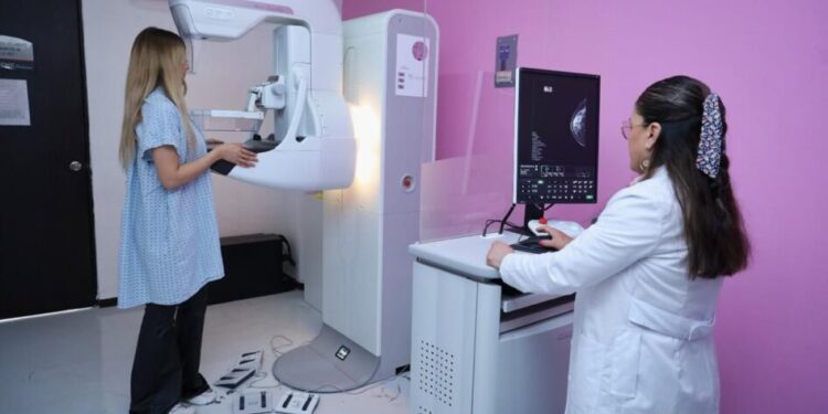 Gobierno estatal da atención integral a mil 500 mujeres con cáncer de mama