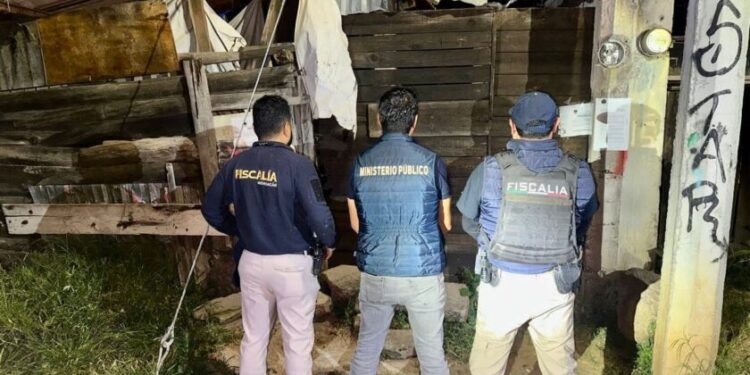 En cateo, asegura Fiscalía General inmueble relacionado en conductas ilícitas y recupera 8 vehículos con reporte de robo y alteraciones en sus medios