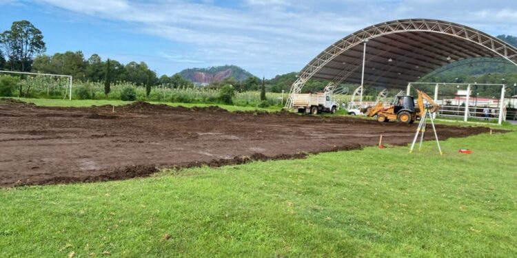Gobierno estatal construye canchas de fútbol en 40 municipios como estrategia para prevenir el delito